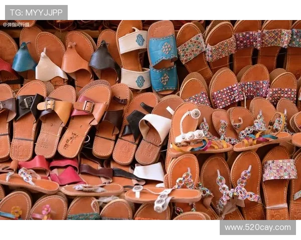 足球明星休闲时尚拖鞋造型展示引领潮流风向标