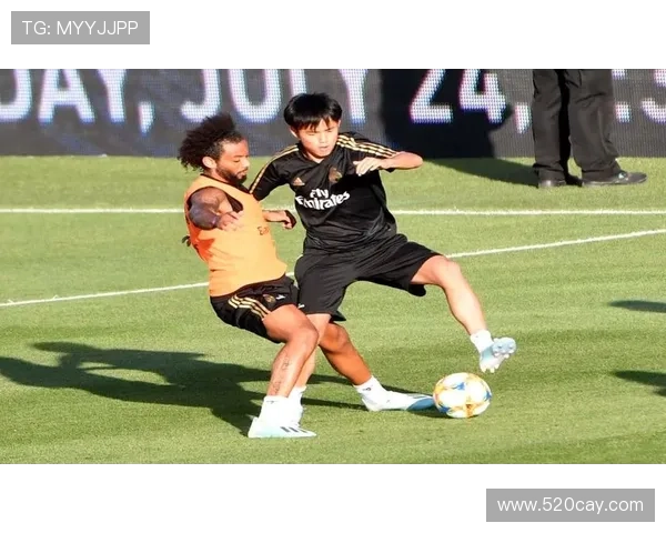 亚洲足球巨星的崛起与影响力探讨：从球场到全球的传奇之路